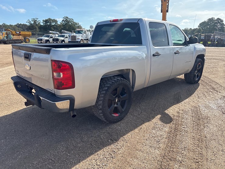 2010-chevrolet-silverado-1500-image-3