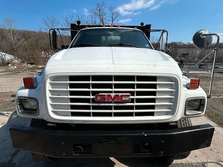2002-gmc-7500-image-2