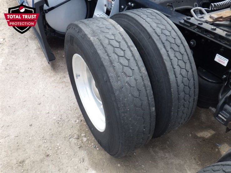 2023-kenworth-t680-image-24