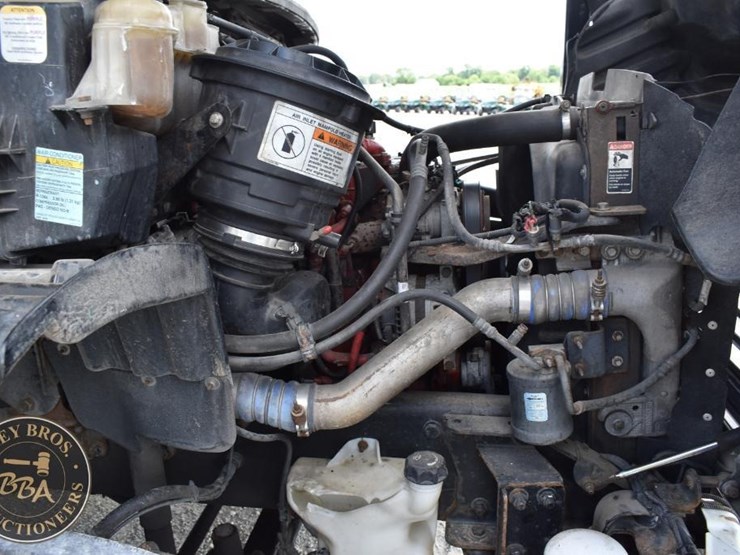 2015-freightliner-business-class-m2-106-image-28