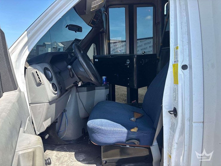 2014-ford-e350-image-7