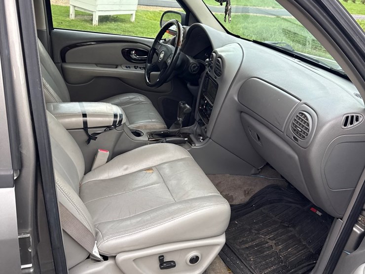 2005-buick-rainier-cxl-image-19