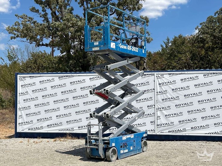genie-scissor-lift-image-1