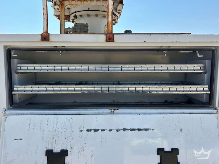 2016-freightliner-m2-106-image-28