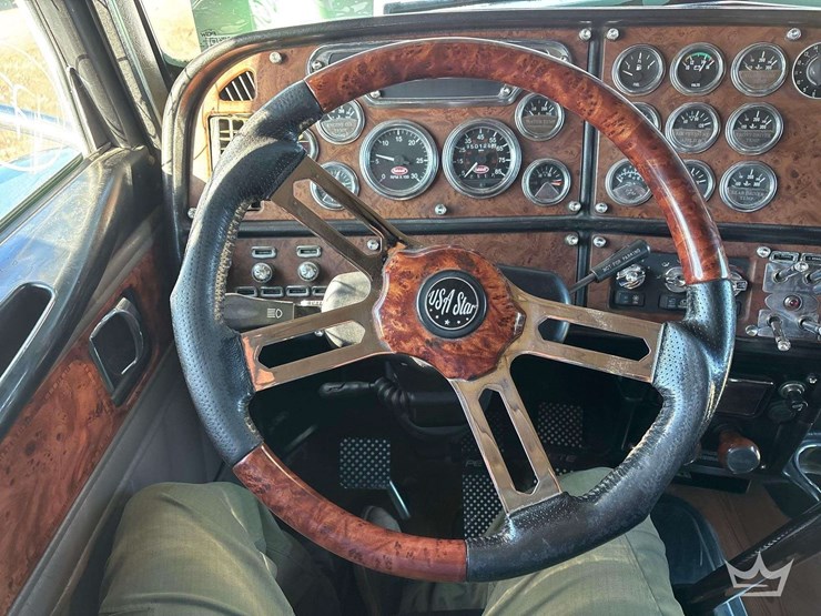 2005-peterbilt-379-image-16