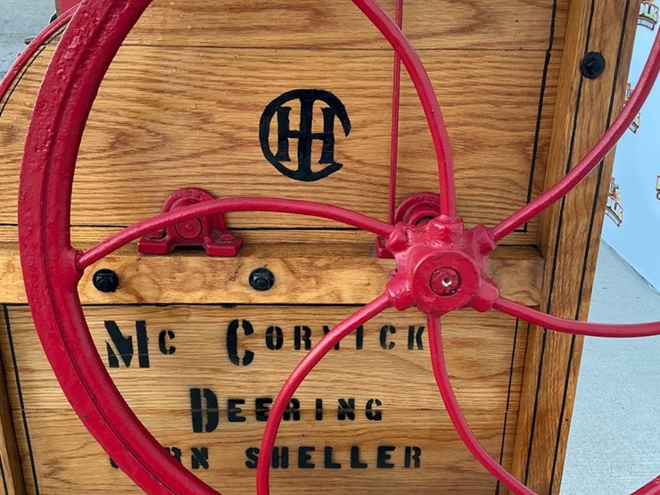 #5063-•-ihc-mccormick-deering-antique-hand-crank-corn-sheller-image-6
