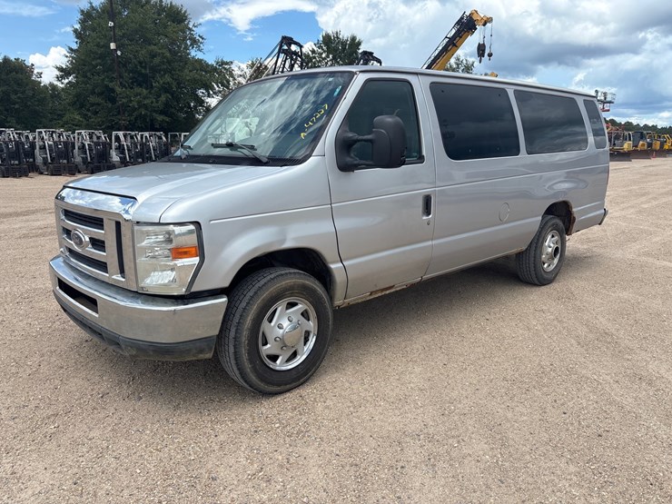 2013-ford-e350-image-1