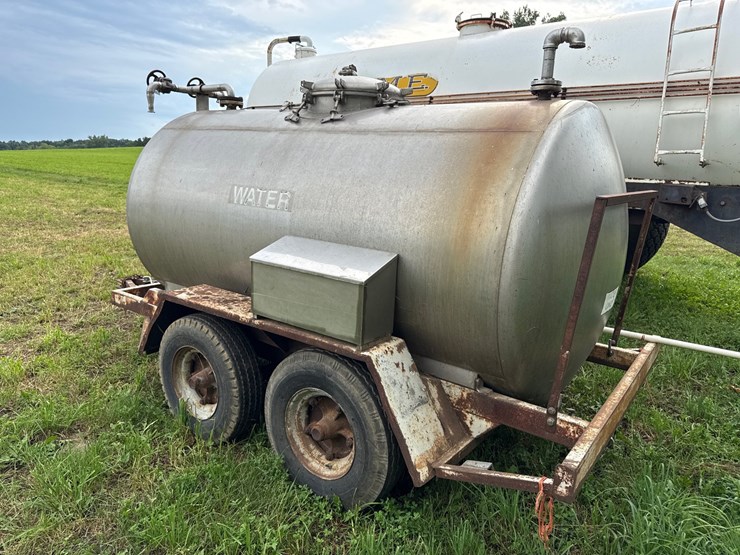 #664-•-500-gallon-water-tank-trailer-image-3