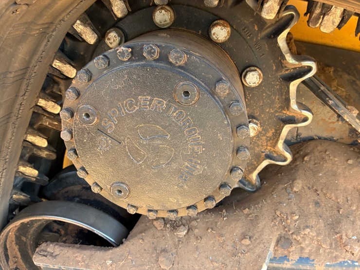 2024-deere-333g-image-8