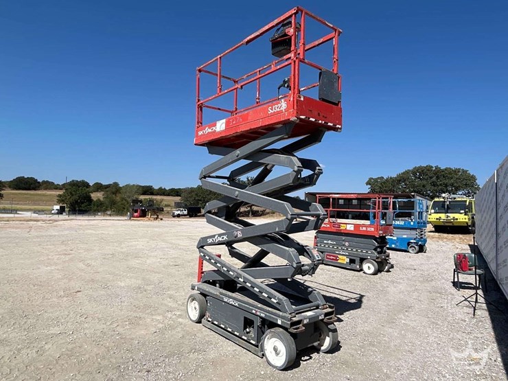 2021-skyjack-sj3226-26ft.-electric-scissor-lift-image-2