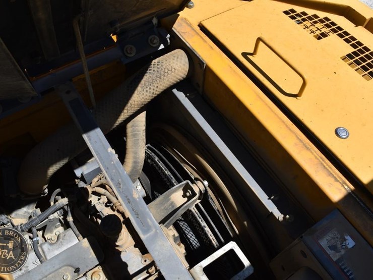 2014-deere-135g-image-55
