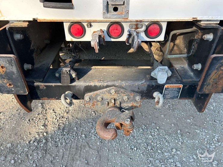 2014-freightliner-m2-106-image-24