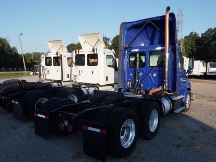 2018-freightliner-cascadia-113-image-7