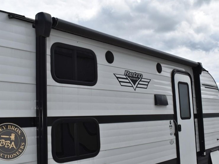 2022-riverside-rv-retro-190bh-46275-image-12