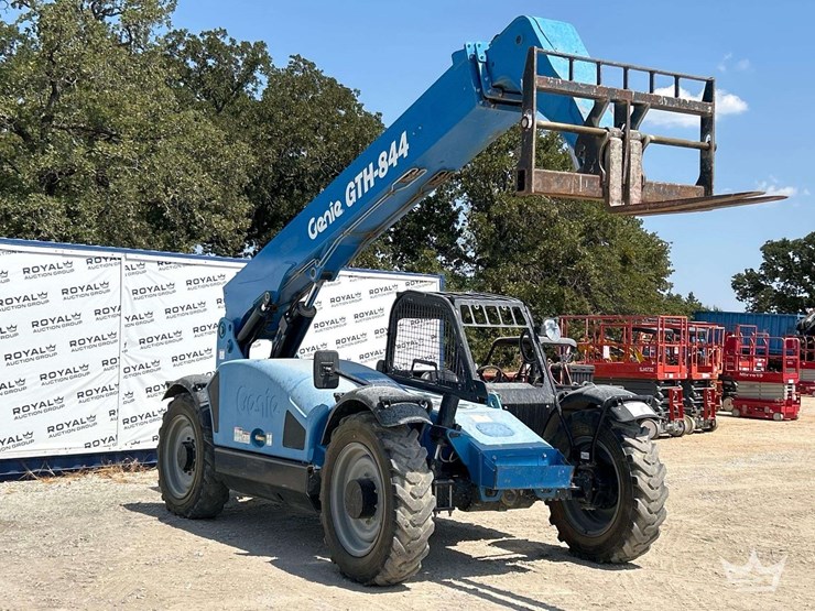 2018-genie-gth844-image-4