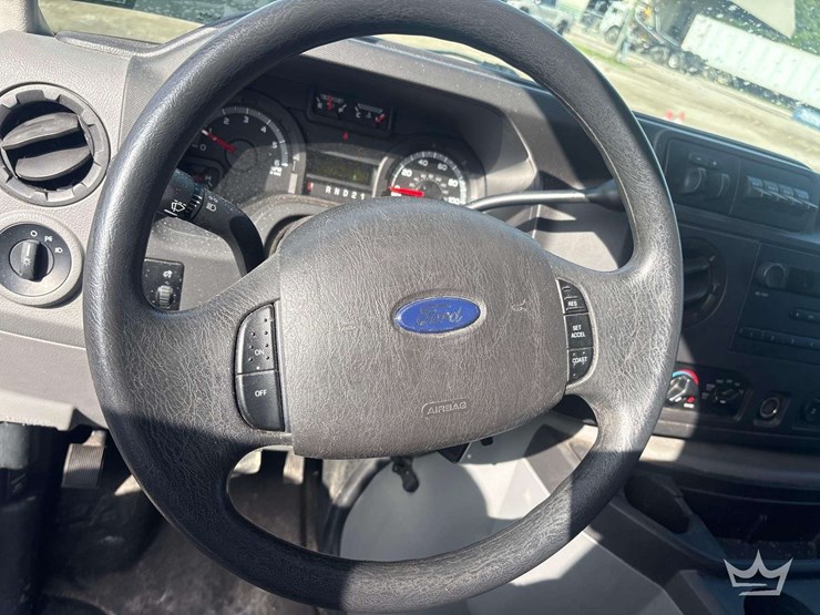 2012-ford-cargo-image-24