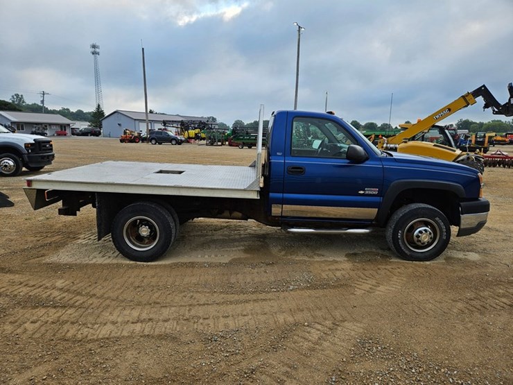 2004-chevrolet-3500-image-6