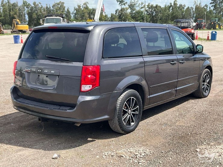 2015-dodge-caravan-image-3