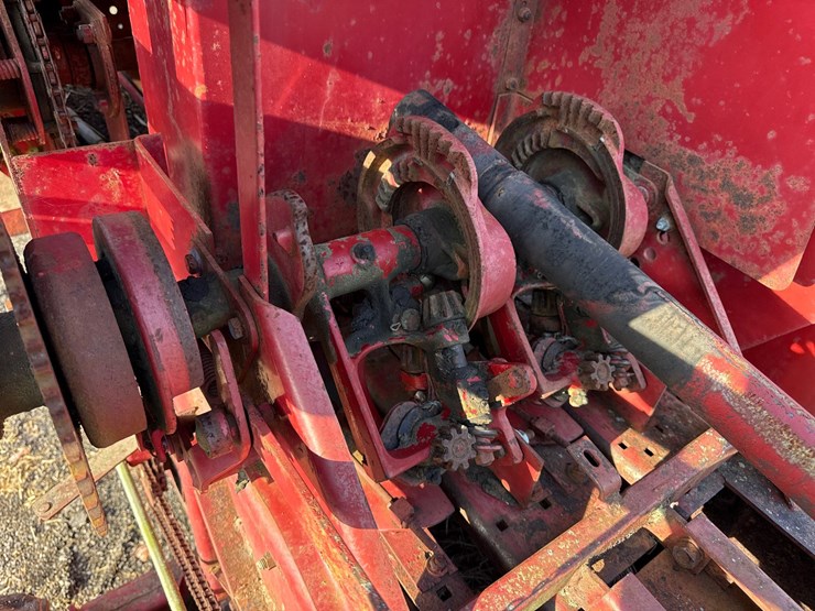 new-holland-278-image-12