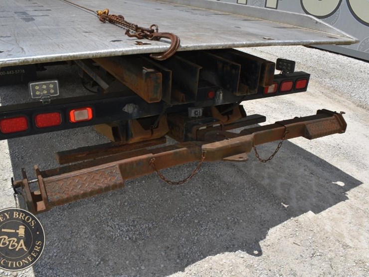 2015-freightliner-business-class-m2-106-image-15