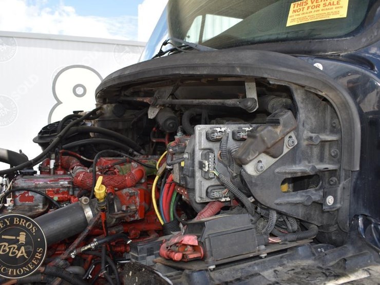 2015-freightliner-business-class-m2-106-image-25