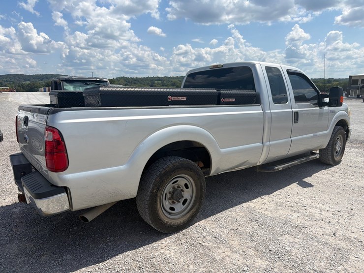 2016-ford-f250-xl-image-4