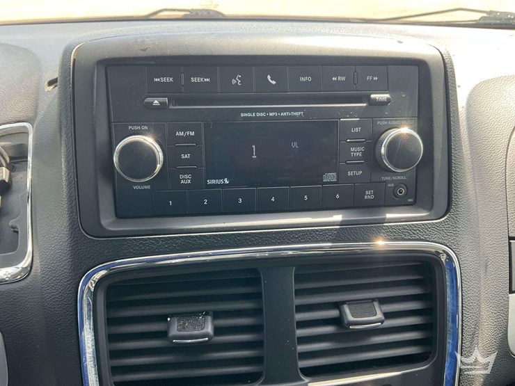 2015-dodge-caravan-image-15