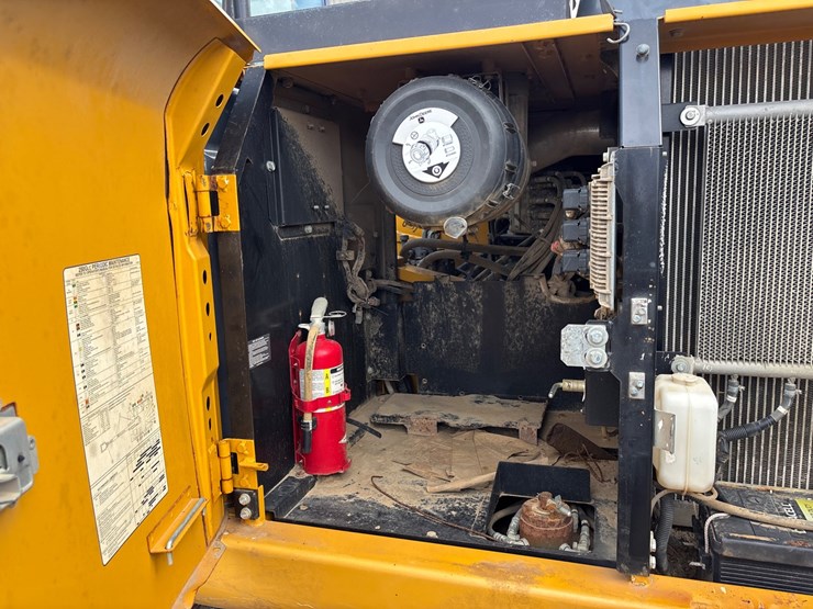 2019-deere-250g-lc-image-25
