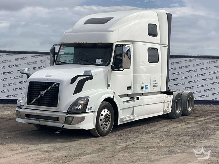 2016-volvo-vnl-t/a-sleeper-cab-truck-tractor-image-1