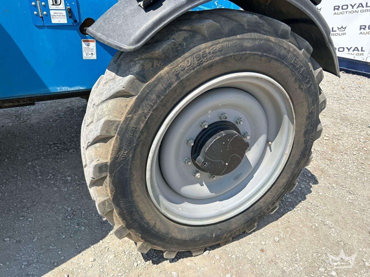 2019-genie-gth844-image-23