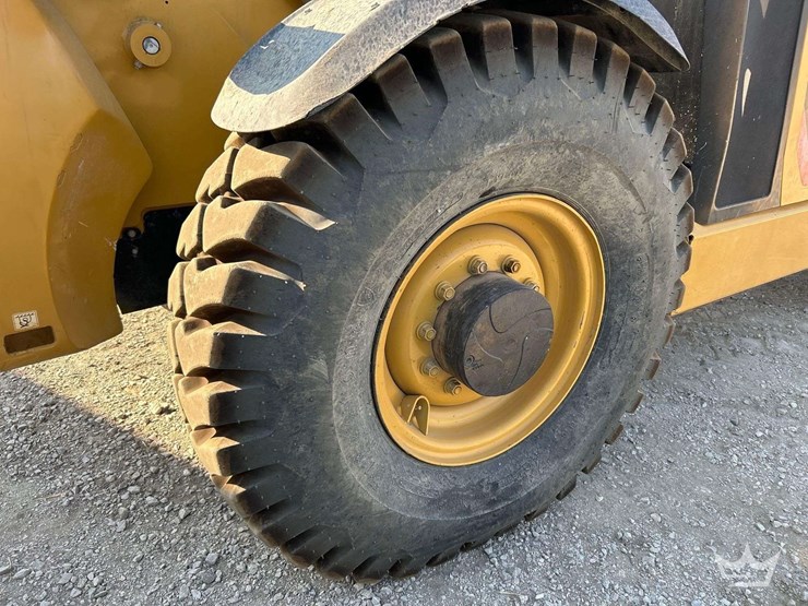2018-caterpillar-th514d-11,000lb.-4x4-rough-terrain-telehandler-image-26