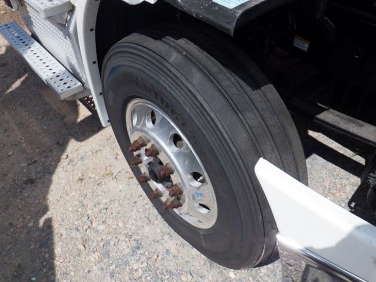 2019-freightliner-cascadia-113-image-22