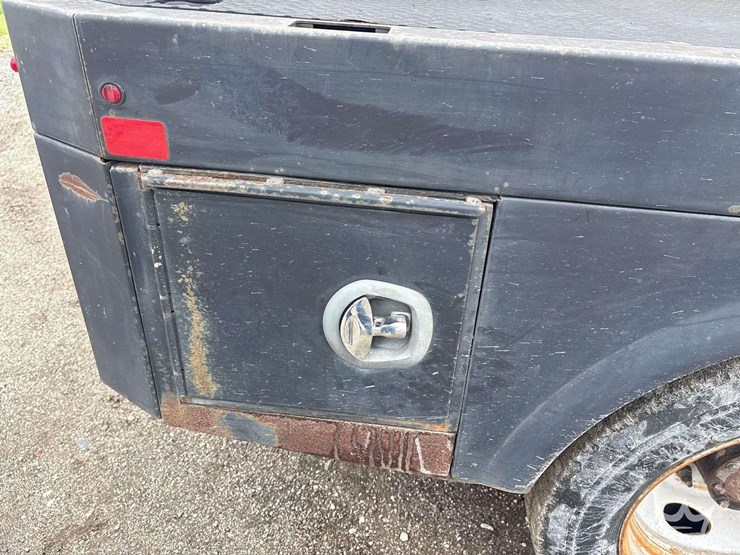 2016-utility-flatbed-image-12