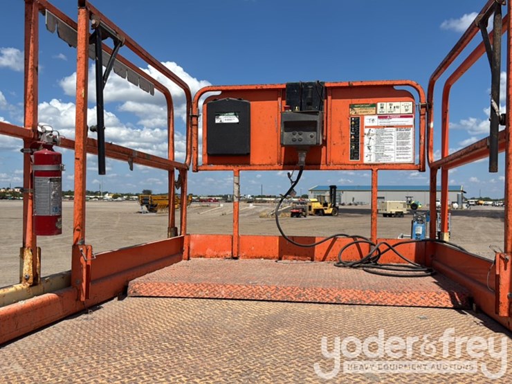 2017-jlg-4069le-image-18
