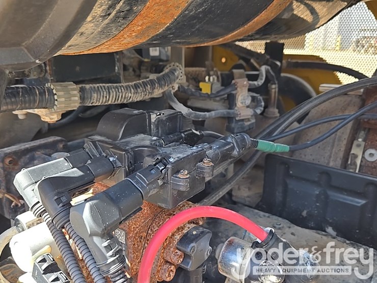 2018-komatsu-d61exi-24-image-45