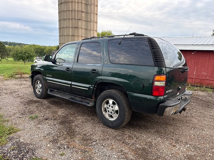 2001-chevrolet-tahoe-lt-image-3