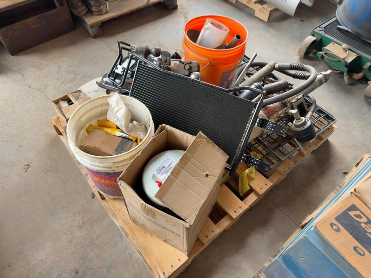 assorted-truck-and-equipment-parts-image-4