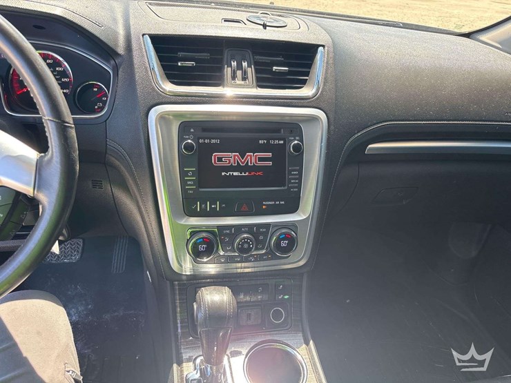 2016-gmc-acadia-image-15