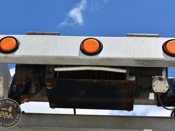 2015-freightliner-business-class-m2-106-image-22
