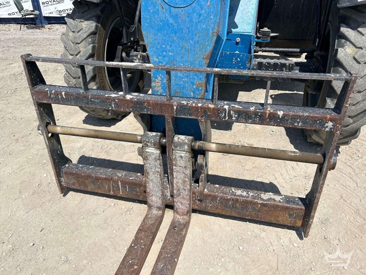 2018-genie-gth844-image-17