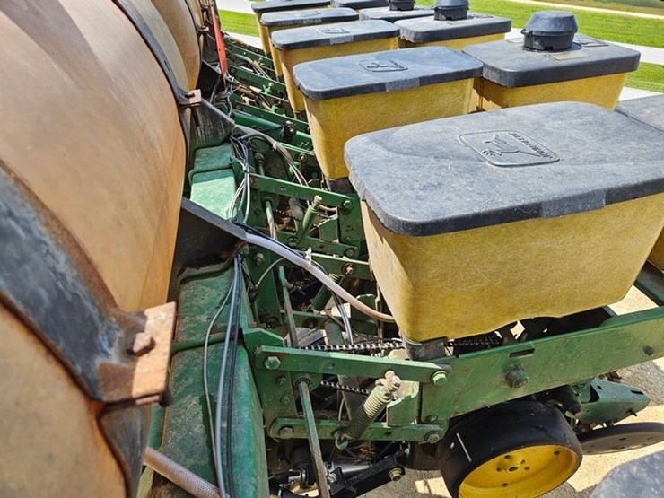 john-deere-7000-image-47