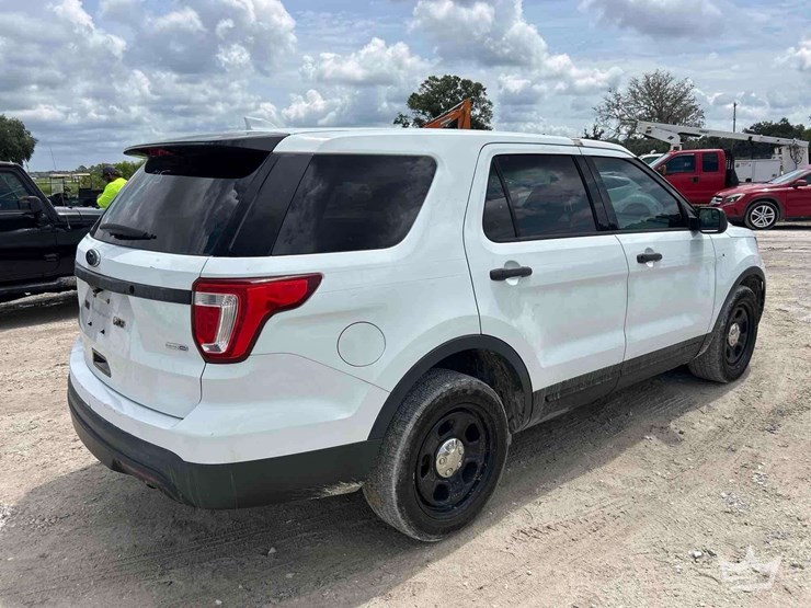 2016-ford-explorer-image-3