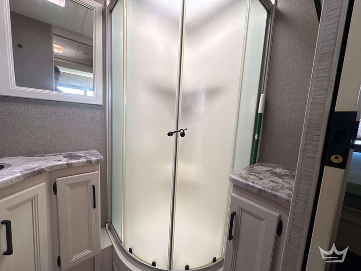 2020-ford-f53-thor-ace-32.3-33.5ft-class-a-motorhome-image-43