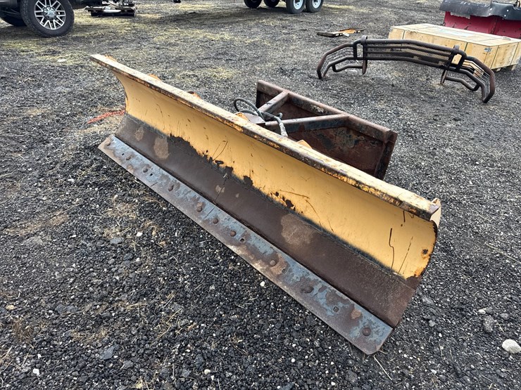#712-•-8’-diamond-skid-steer-snow-plow-image-3