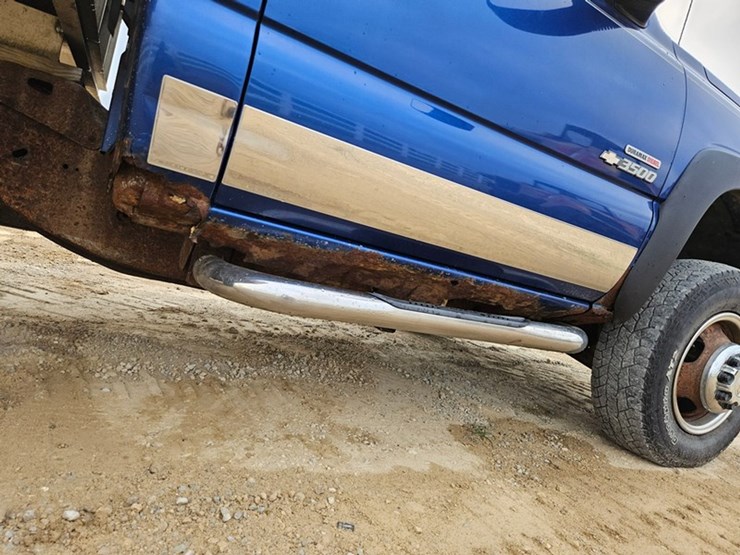 2004-chevrolet-3500-image-28