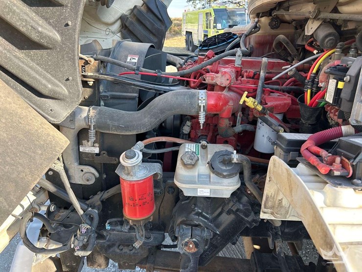 2014-freightliner-m2-106-image-8