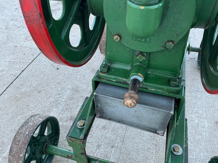 #5067-•-new-idea-no.-2-vari-speed-hit-and-miss-stationary-gas-engine-on-transport-cart-image-14