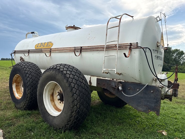 #684-•-5,500-gallon-vacuum-tanker-image-5