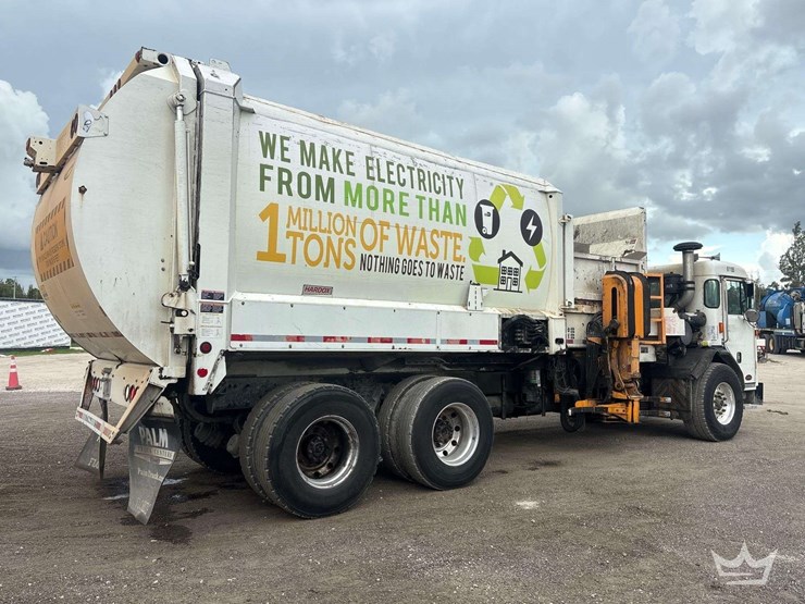 2019-peterbilt-520-image-3