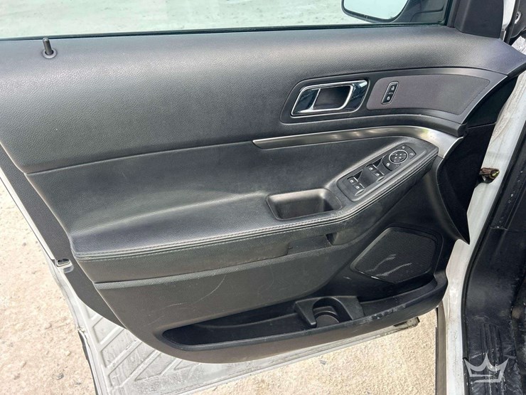 2017-ford-explorer-image-11